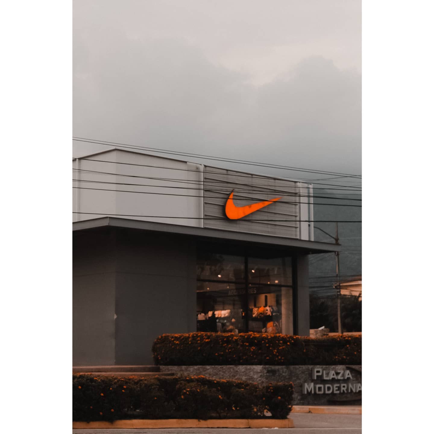 orange nike